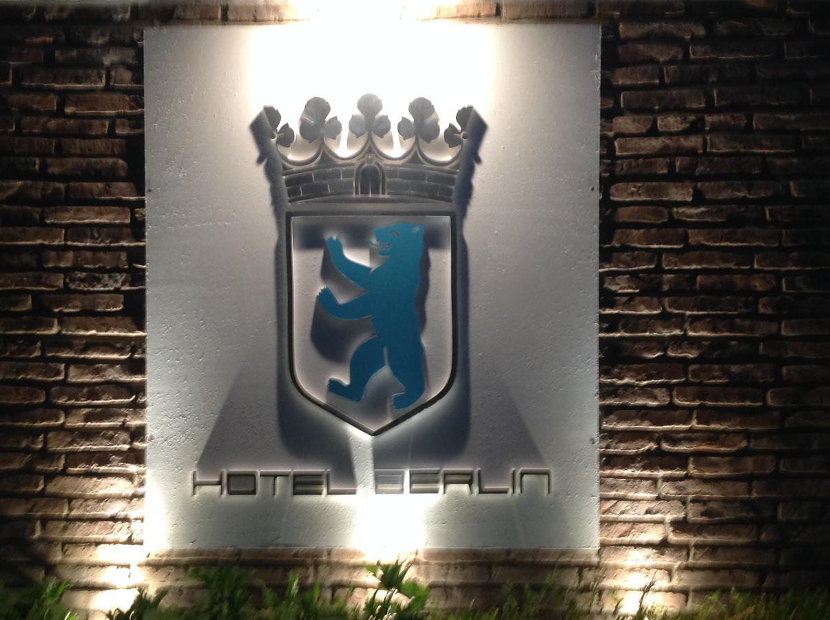 Hotel Berlin Pinamar Exterior photo